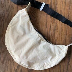 BAGGU Ivory Crescent Bag with Black Accents